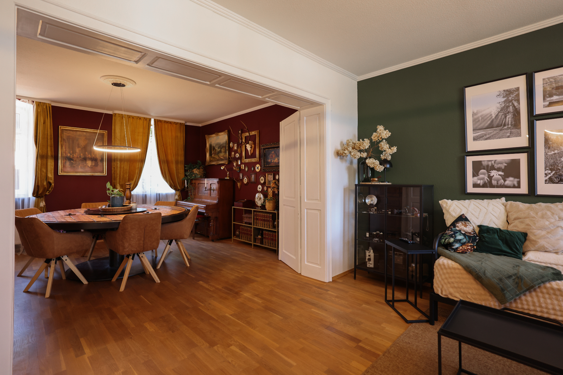 Wohn- und Esszimmer mit stilvollem Interieur